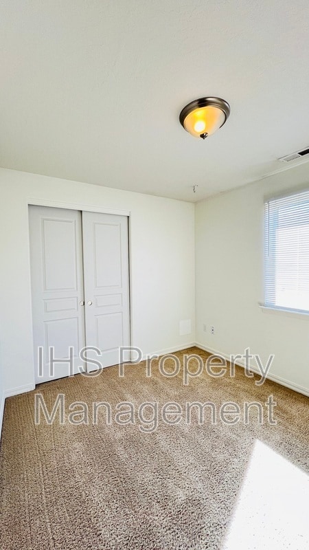 Building Photo - 5718 Westport Ln