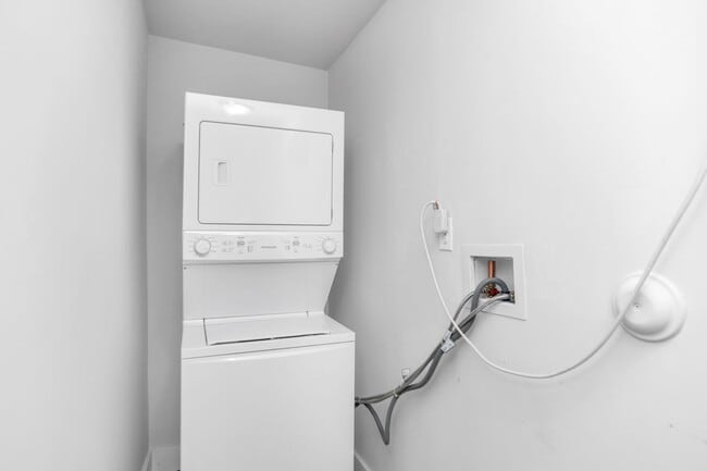 Building Photo - Rented