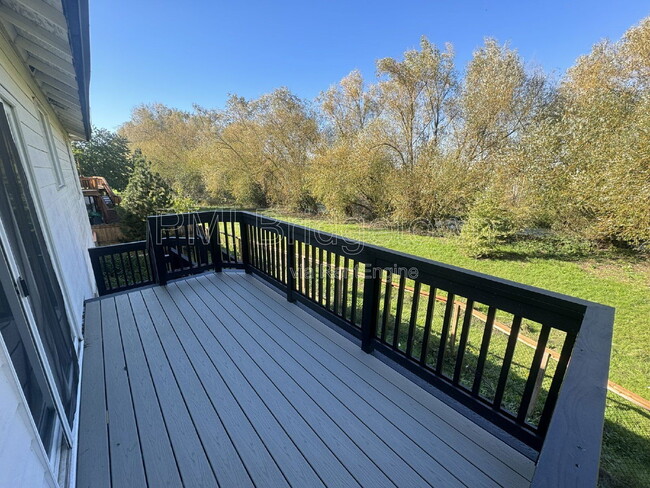 Building Photo - 1723 NW Wonderview Ave