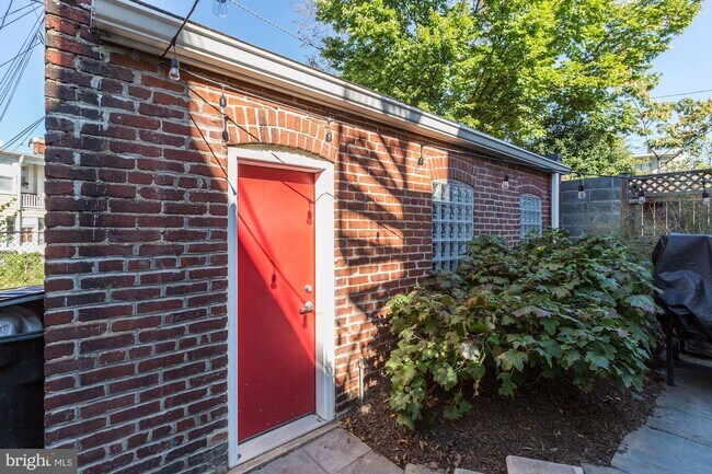 Building Photo - 4114 New Hampshire Ave NW