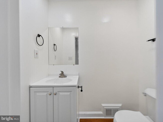 Building Photo - 10506 Lorain Ave