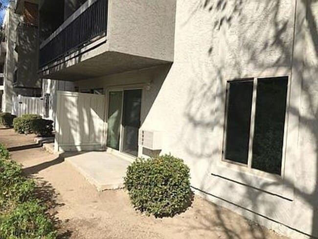 Building Photo - Age 55+ Only - Remodeled One Bedroom Condo...