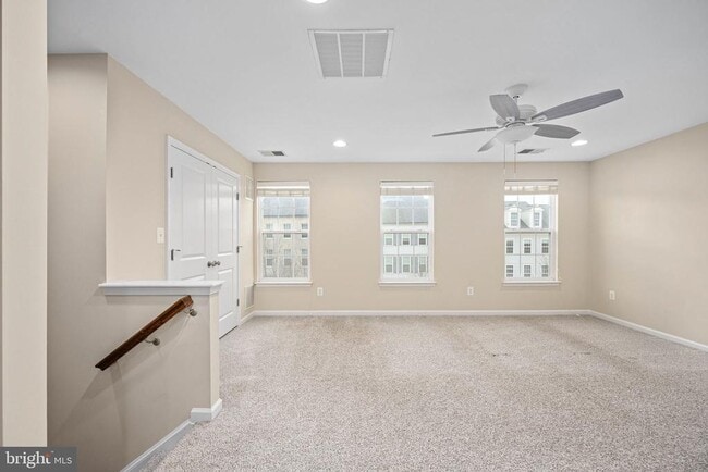 Building Photo - 214 Almond Dr