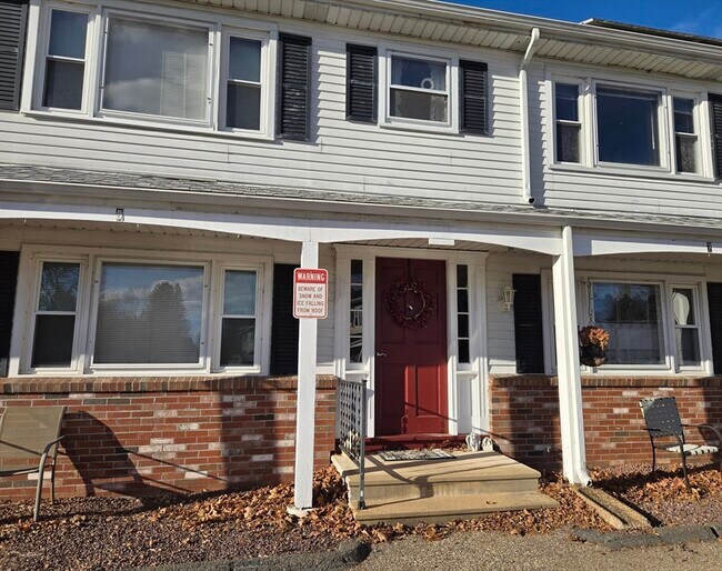 Building Photo - 19 Chapman Ave