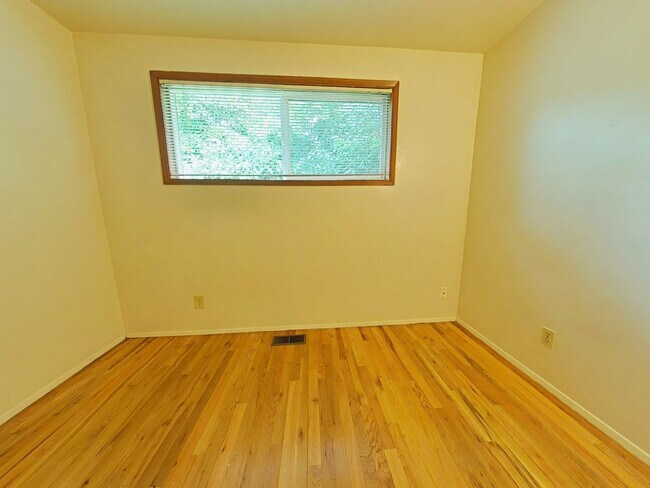 Building Photo - 2 Bedroom Duplex ~ Corvallis ~ Pet Friendly