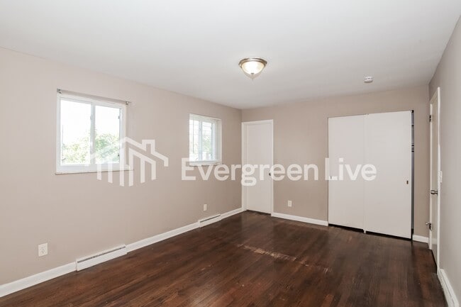 Building Photo - 5774 Glow Ct