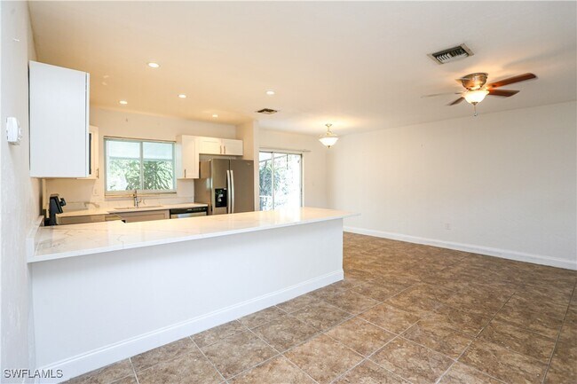 Building Photo - 861 San Remo Ave