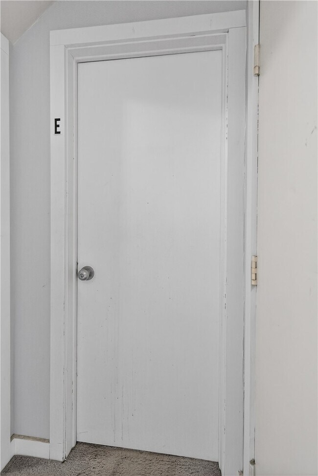 Building Photo - 303 Cornell St