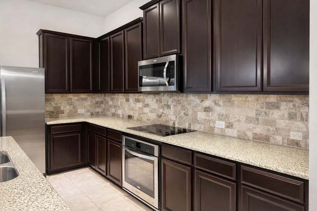 Building Photo - 3 BED 2 BATH NEW MANAGEMENT!!!!