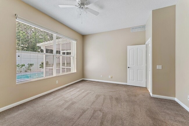 Building Photo - 188 S Hampton Dr