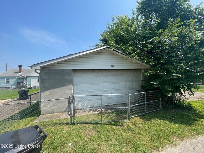 Building Photo - 1106 Oleanda Ave