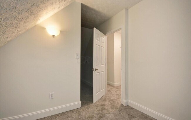 Building Photo - 220 N Monroe Ave