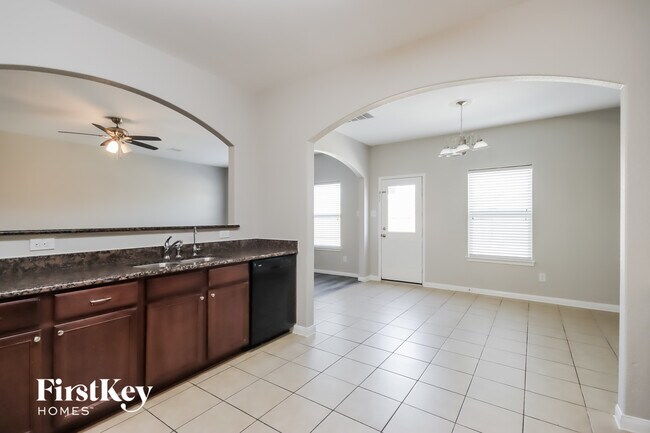 Building Photo - 15406 River Ends Dr