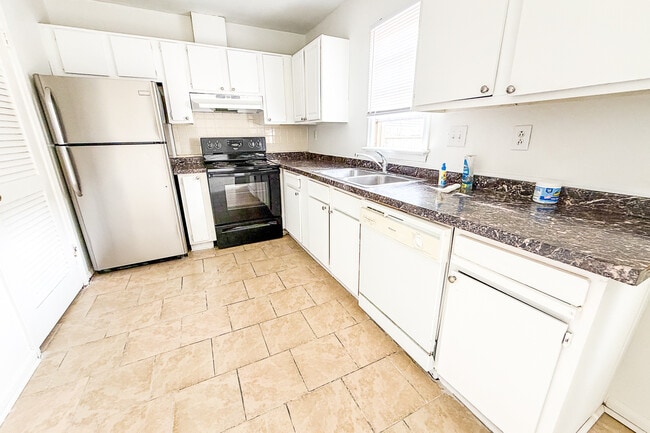 Building Photo - 1038 Wickford Ct