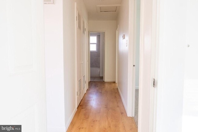 Building Photo - 2027 Barlowe Pl