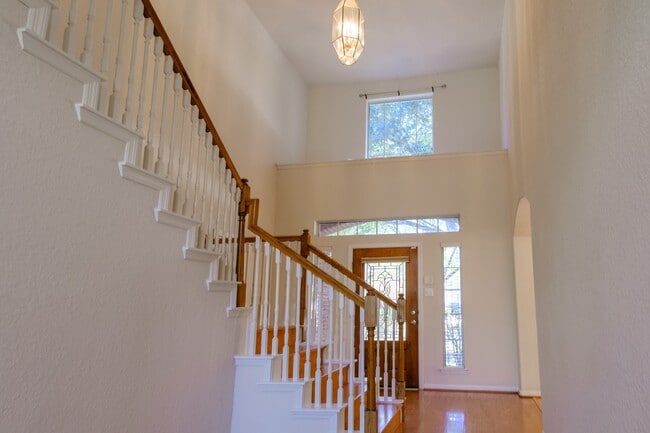 Building Photo - 2918 Five Oaks Dr