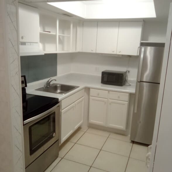 Kitchen - 230 Columbia Dr