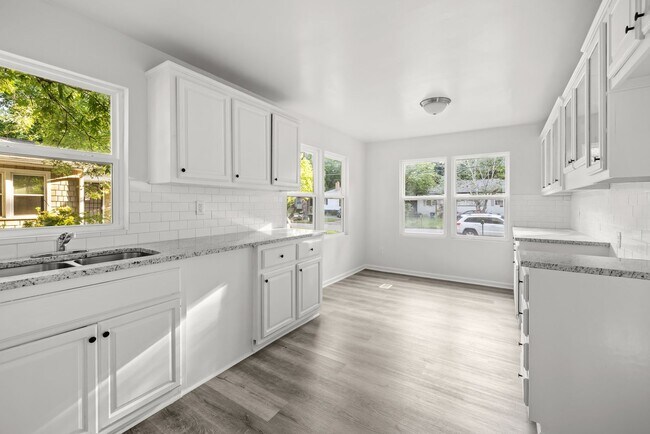 Building Photo - Charming 3 Bedroom, 2 Bathroom house