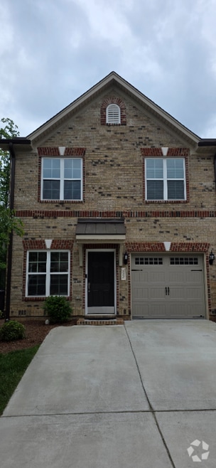 Building Photo - 823 Silver Leaf Dr