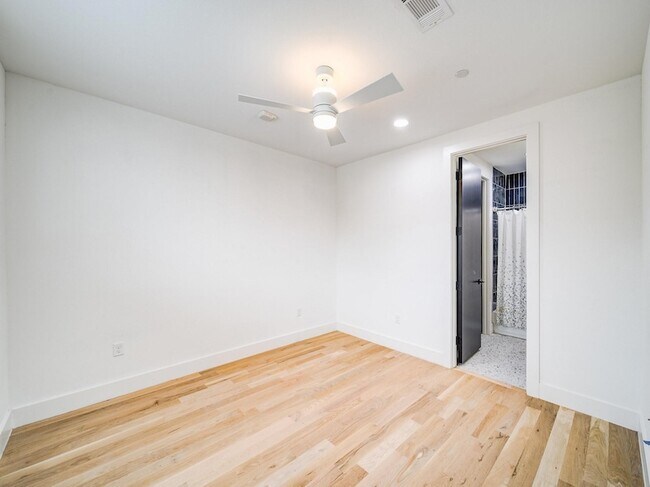 Building Photo - 2916 Hawthorne Ave