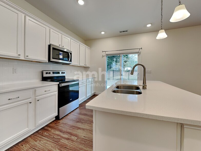 Building Photo - 3204 Brierhill Rd