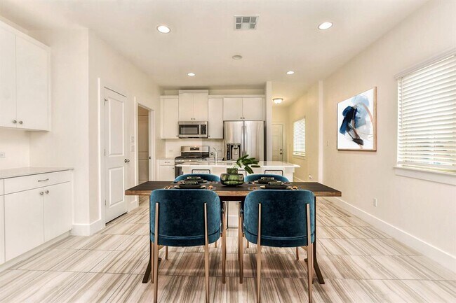 Building Photo - 420 White Steppe Way