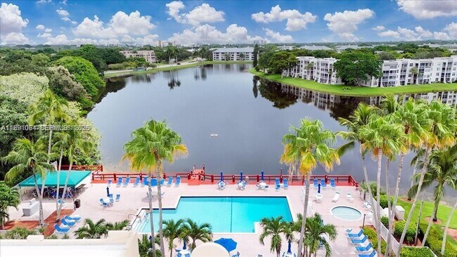 Building Photo - 9430 Live Oak Pl