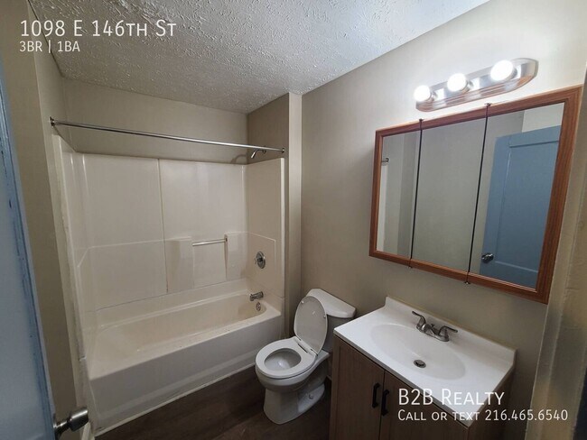 Building Photo - 1098 E 146th St