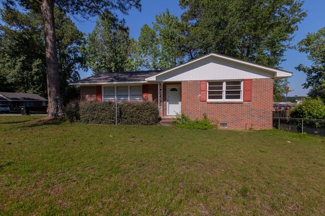 Building Photo - 4 bedroom near St. Anne Catholic Church