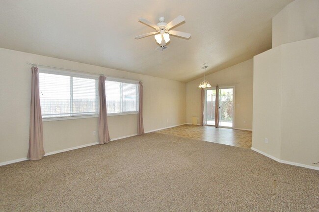 Building Photo - Immaculate Single-Level Home