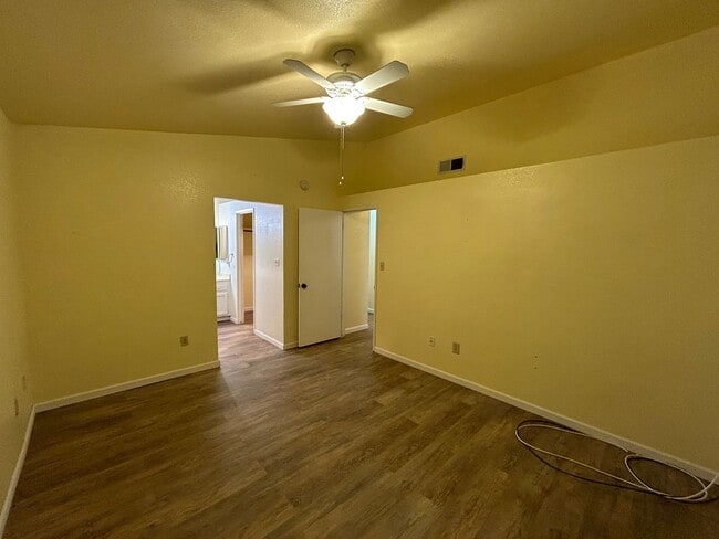 Building Photo - Cute 3 Bed/2 Bath Home in Oildale w/ Solar, RBP & $0 Deposit Option