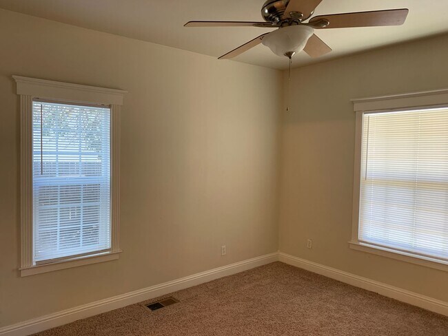 Building Photo - Cute Chico Charmer/Close to downtown and CSUC