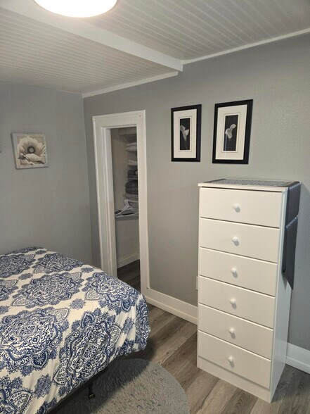 Building Photo - 1213 5th St