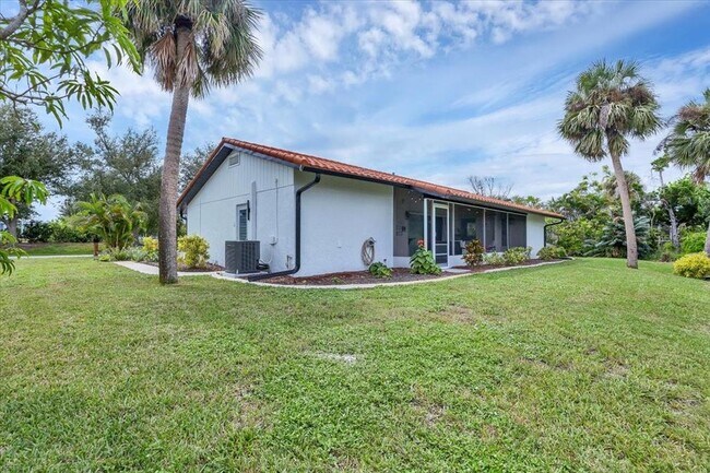Building Photo - 4696 Pompano St