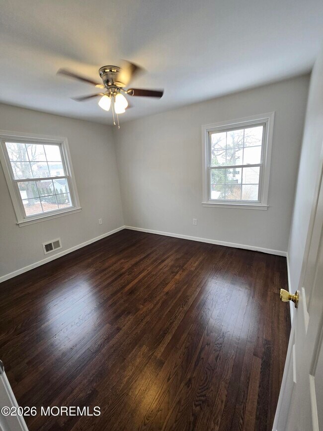 Building Photo - 240 Mill Creek Dr