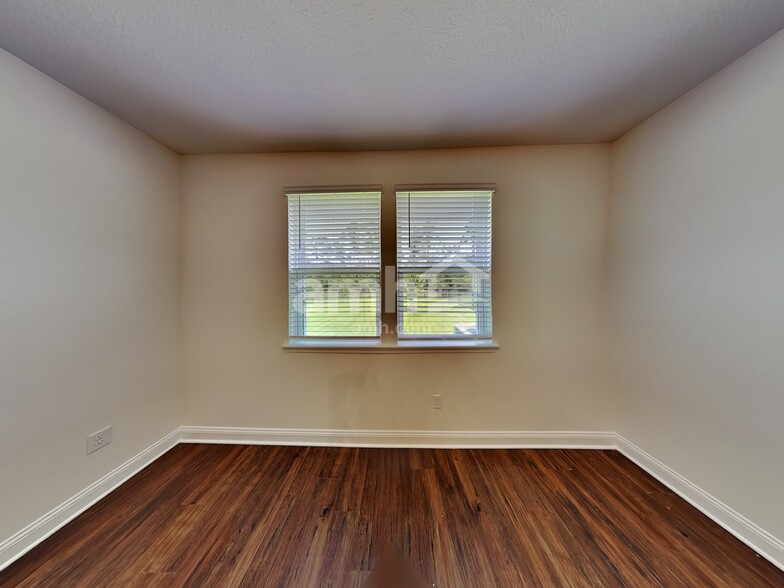 Building Photo - 329 Banyan Frst Dr