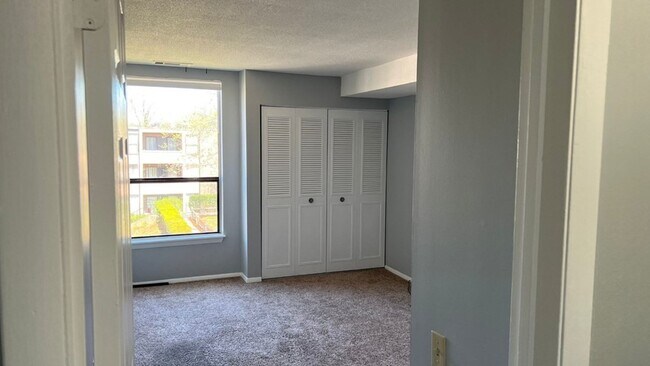 Building Photo - 60 Shrewsbury Green Dr