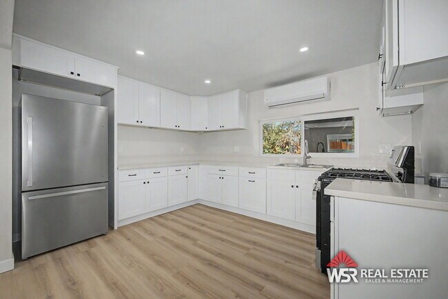 Building Photo - 3625 Everest Ave