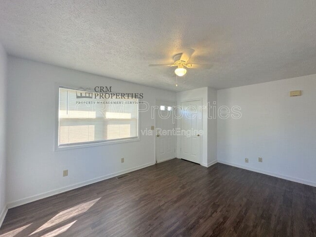 Building Photo - 722 S Lindsay St