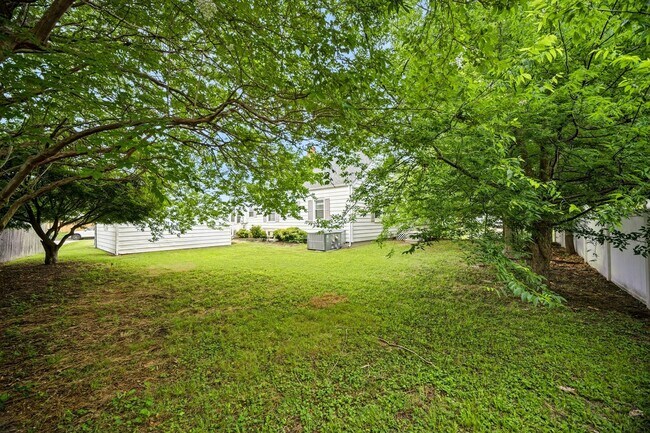 Building Photo - 539 Austin St