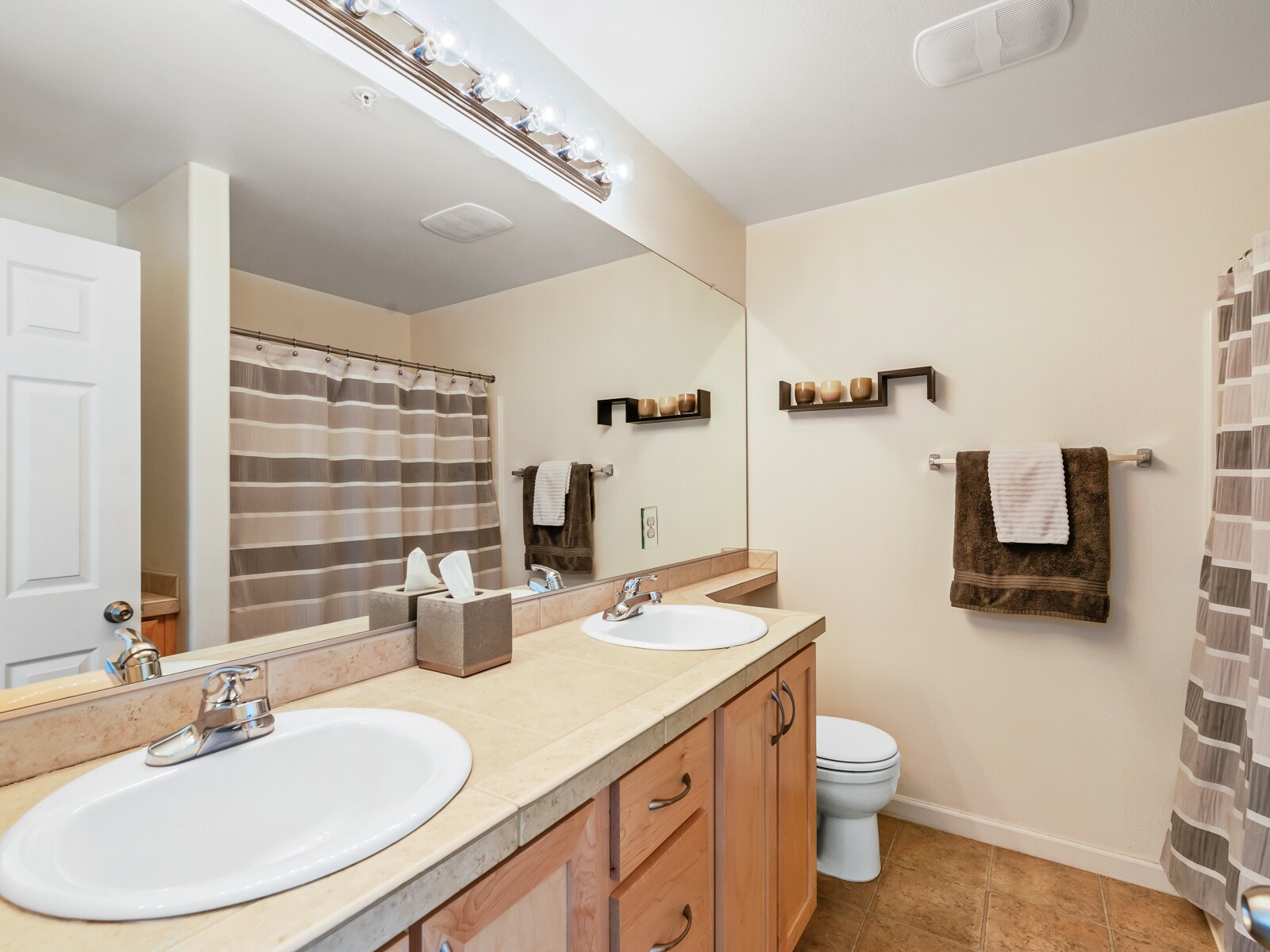 Building Photo - 15350 SW Mallard Dr #103