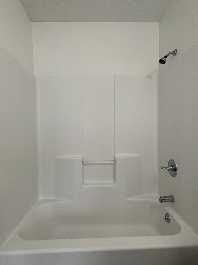 Building Photo - Remodeled 2 bedroom 2 full bathroom availa...