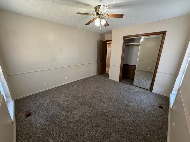 Building Photo - Beautiful 3bed/2.5bath Updated Westside Norman Home Available for Rent!
