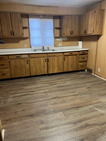 Building Photo - 457 S Des Plaines St