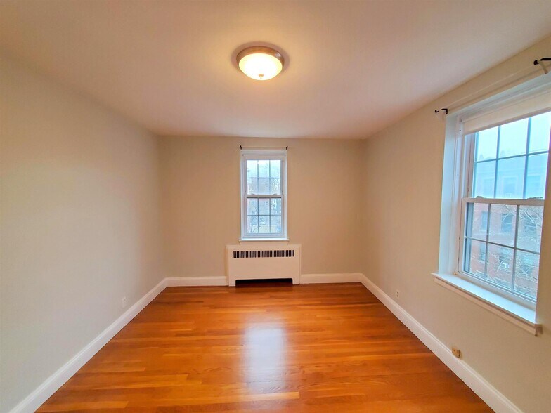 Building Photo - 16 Ware St