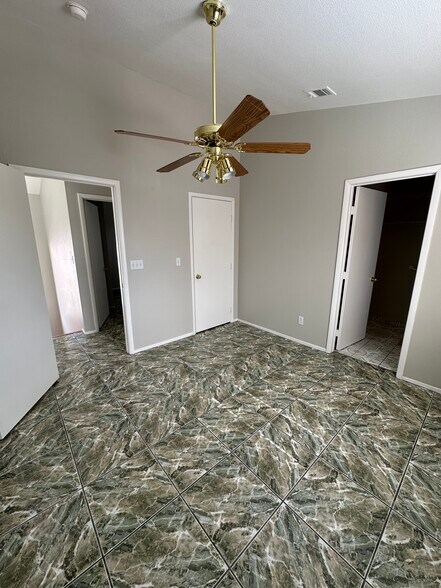 Building Photo - 4160 Country Garden Ave