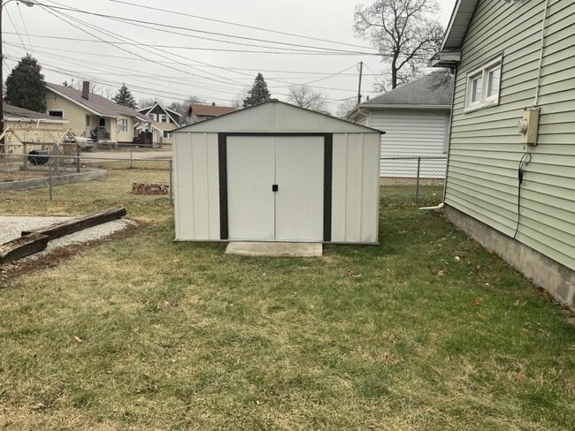 Building Photo - 315 Lexington Ct