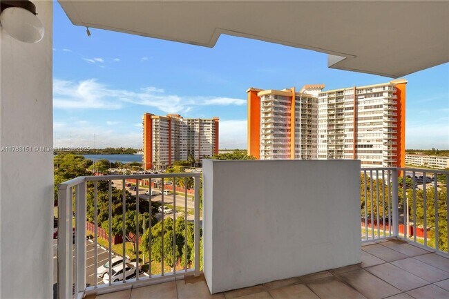 Building Photo - 1300 NE Miami Gardens Dr