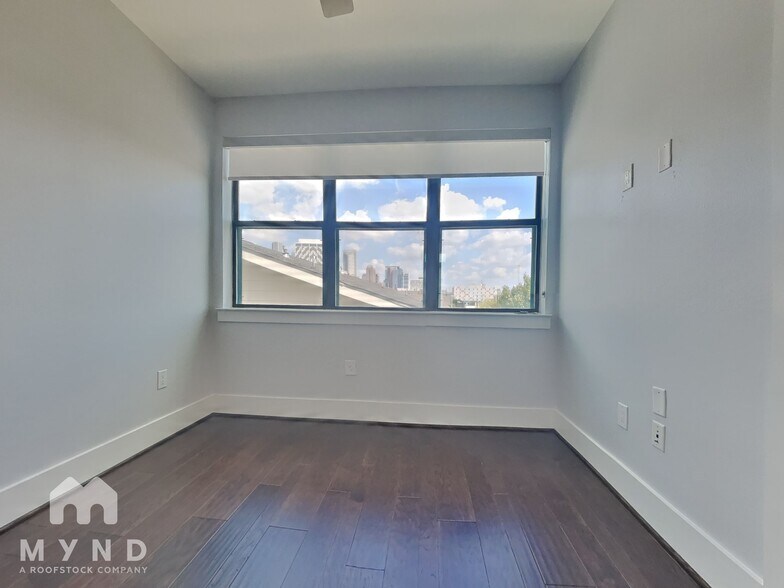 Building Photo - 2401 Crawford St