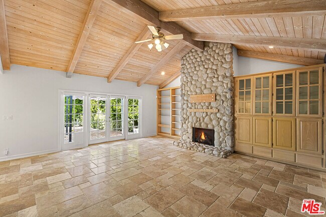 Building Photo - 18339 Linnet St